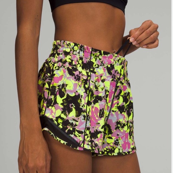 lululemon athletica Pants - Rare Lululemon Hotty Hot High-Rise Lined Short 4" Size 8 Inflected Highlight